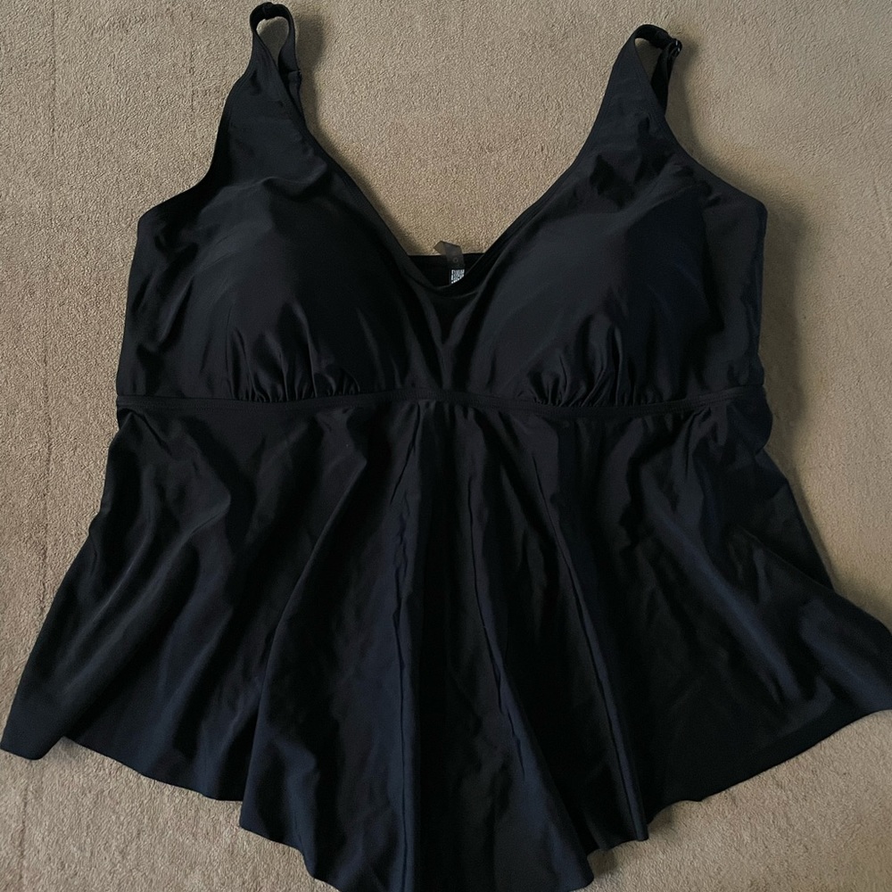 Torrid Black Tankini Swim Top Size 4♥️